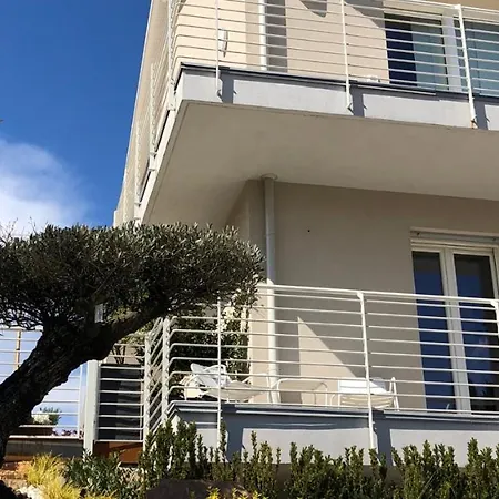 Apartamento *central Lakeside Apt*swimming Pool & Free Parking Peschiera del Garda